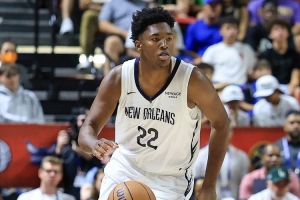 鏖战小杨!鹈鹕13号秀奎因11中5拿下17分10板3助2帽 出现8次失误