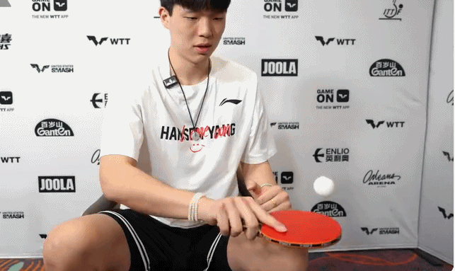 开云体育网页版登录入口-不愧是技术流!杨瀚森观战WTT美国大满贯,赛后拿球拍颠乒乓球