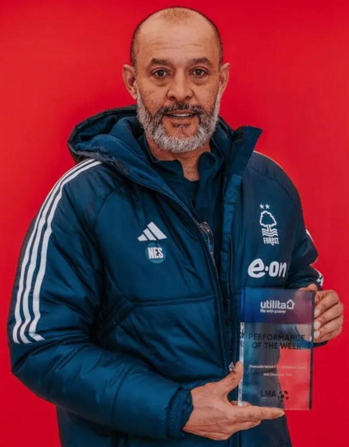 开云官方网-诺丁汉森林考虑解雇主帅努诺,转会分歧致关系紧张