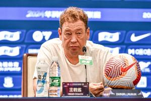 斯卢茨基:关键时刻能拿下3分就是硬道理 朱辰杰内收肌有点不适