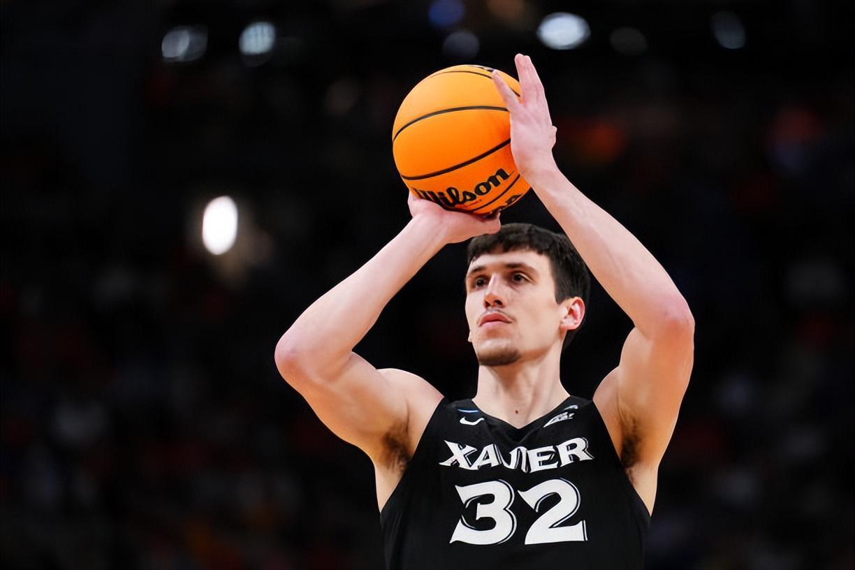 开云体育官网-快船签下一名大六落选秀,他得到的大概率是一份训练营合同?