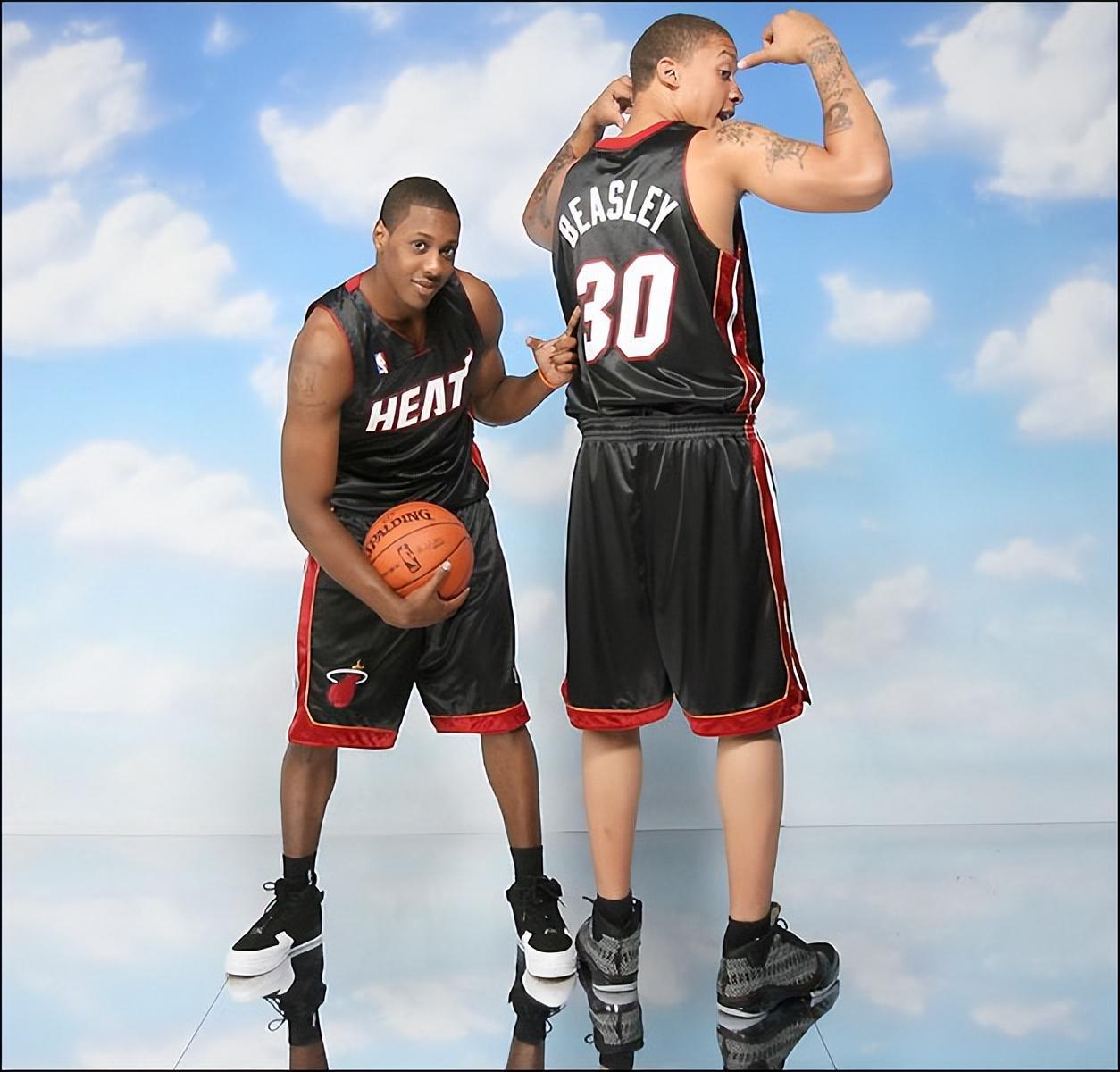 开云体育网页版登录入口-查尔莫斯制胜一击！比斯利25+12率迈阿密305队夺得Big3联赛冠军