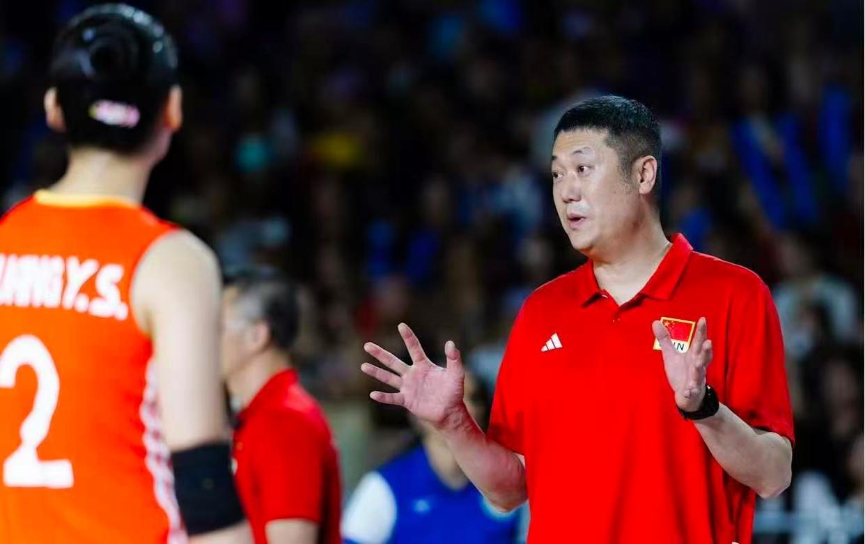 开云体育app下载-世锦赛开门红!中国女排首胜背后的意外与坚定