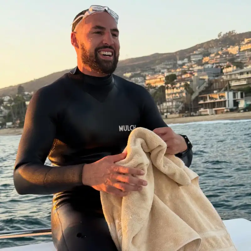 开云体育网页版登录入口-享受假期!克莱-汤普森社媒晒出自己与女友潜水度假照片