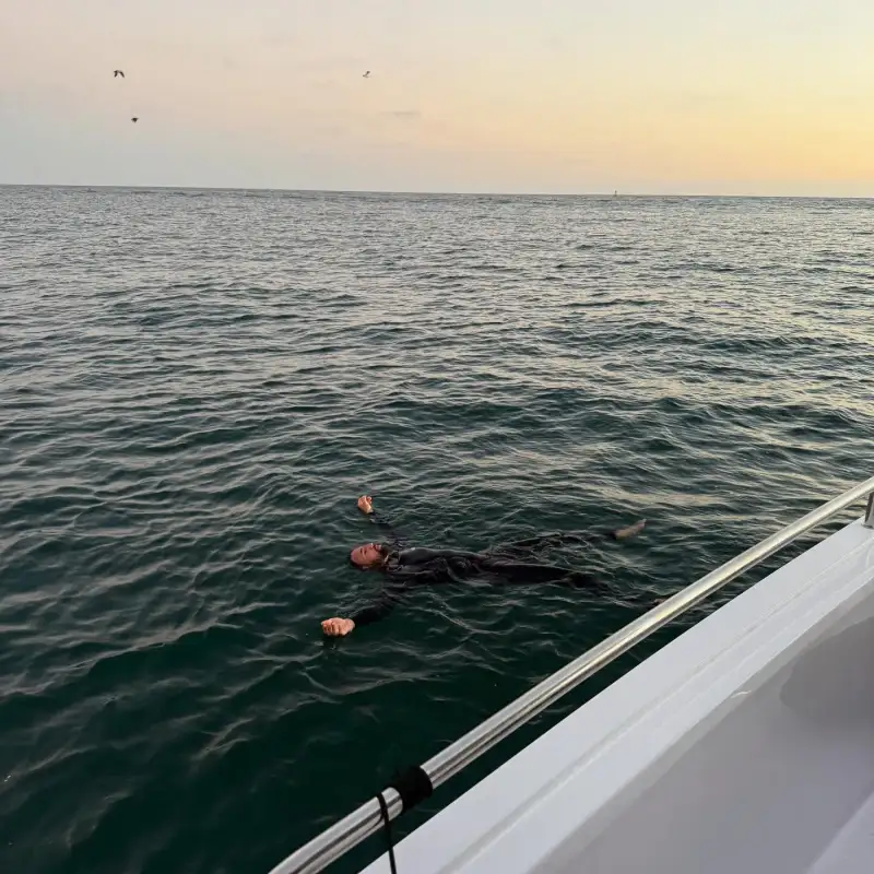 开云体育网页版登录入口-享受假期!克莱-汤普森社媒晒出自己与女友潜水度假照片