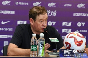 斯卢茨基:进攻创造了不少机会但都没把握住,后续一切皆有可能