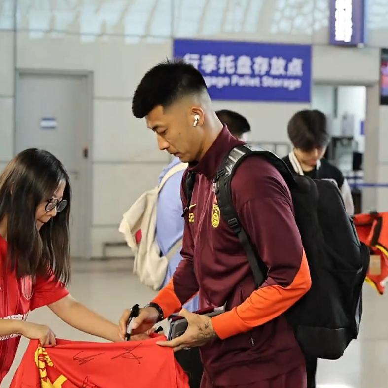 开云官方网-邵佳一挺固执！王上源腰部不适 球迷力推荐7大悍腰 依木兰不补招