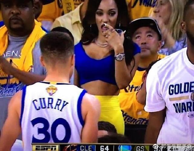 NBA女球迷有多疯狂?阿杜被熊抱,库里被撩,看到科比我服了!|奥尼尔|科比·布莱恩特|斯蒂芬·库里|凯文·杜兰特|科比-布莱恩特_新浪体育_新浪新闻