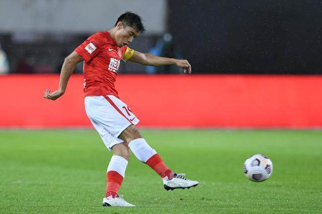 开云体育官网-【早报】进球超贝利+莱万澄清发言！梅西获得呼吸权！